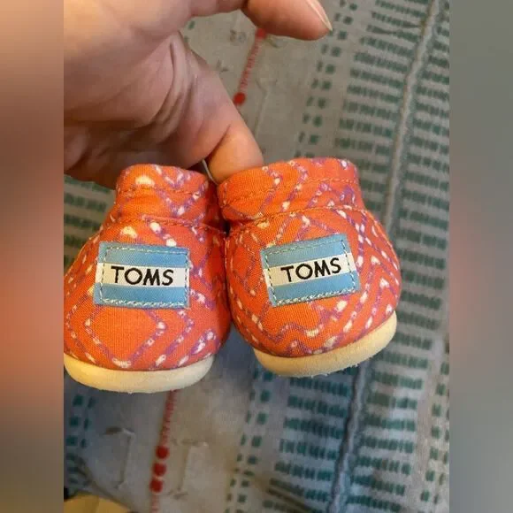 Toms, BoHo Coral w/Purple Pattern , Size W8, In Excellent Condition - Picture 6 of 7